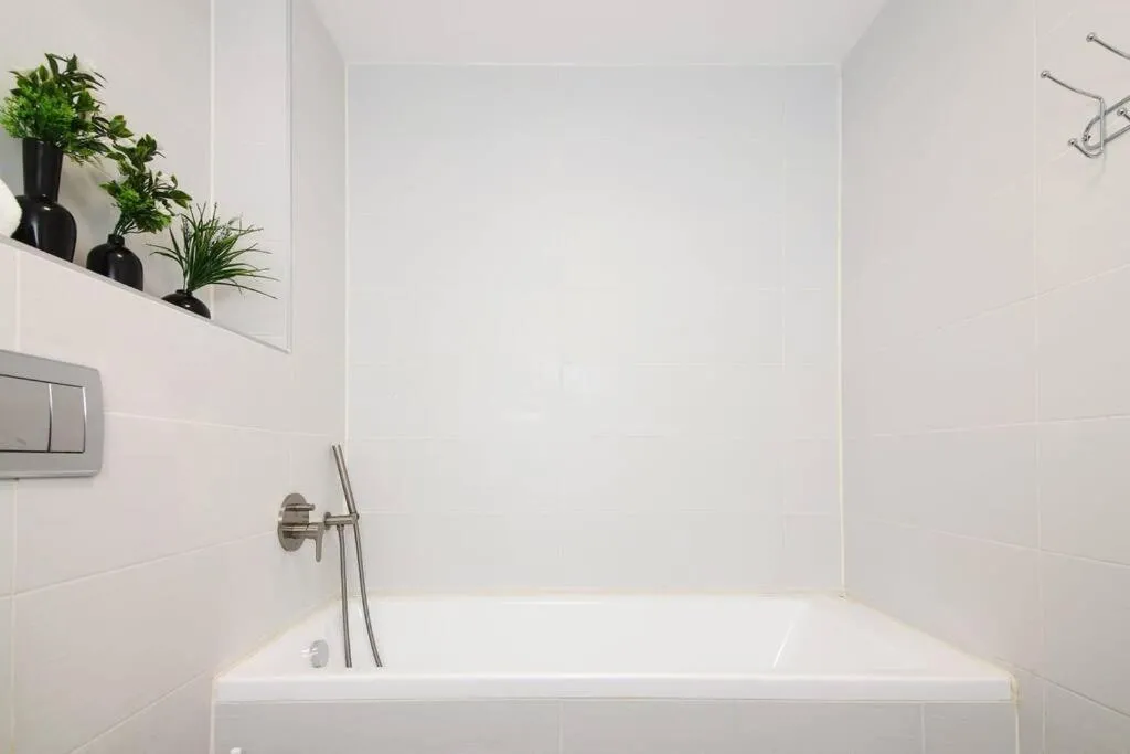 Image 2 of Agrippas Suite 6