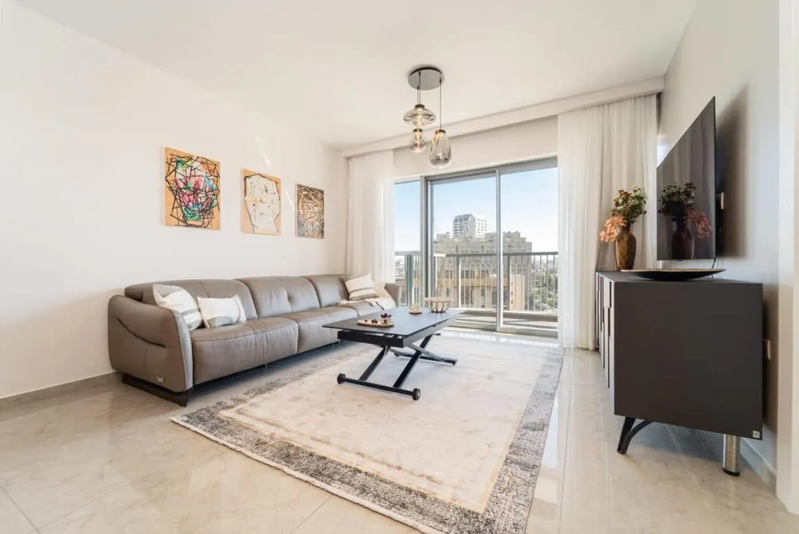 Image of Dreamy 2 Bedroom In Best Location Parking