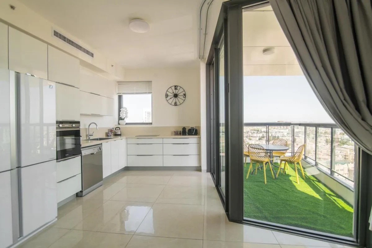 Image 3 of Gorgeous Design 3 BDR Appart – J Tower – Amazing View!