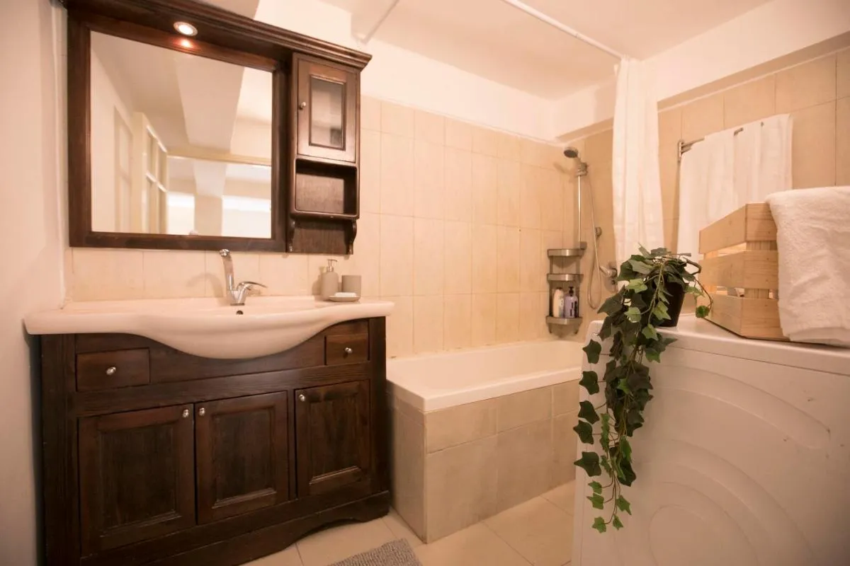 Image 6 of Historic 4-Bedroom Gem with Private Garden, Steps from Old City & Mamila Complex