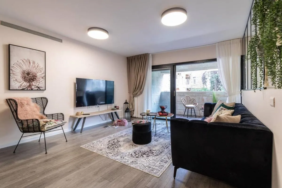 Image 3 of King David Residence Luxury 4 BD/Pool/Gym/Parking