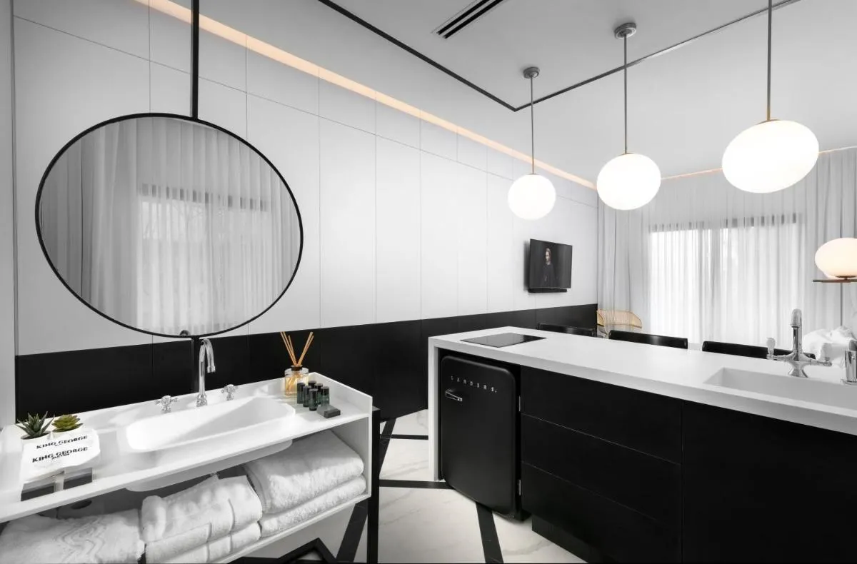 Image 2 of King George suites