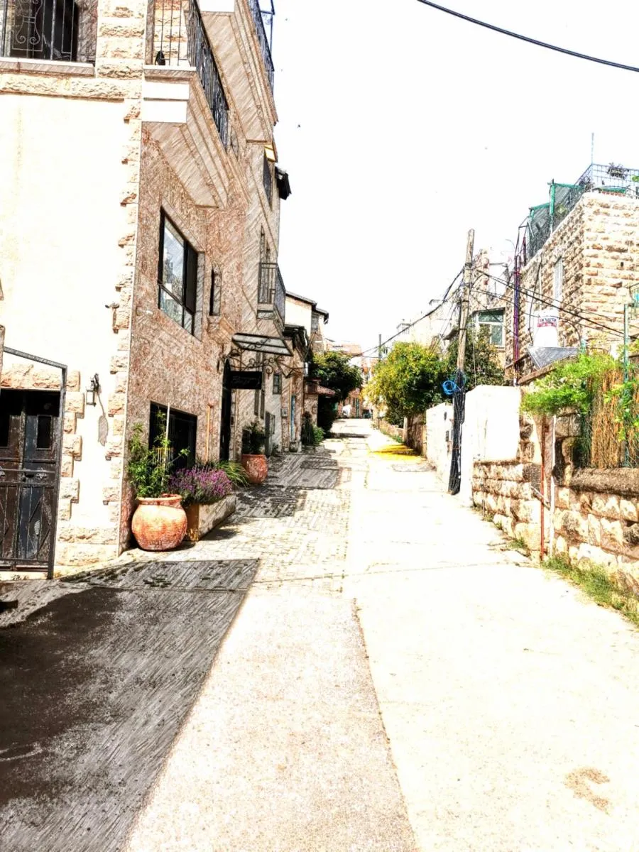 Image 5 of Lulia