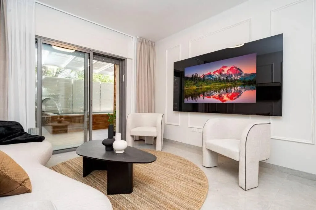 Image 4 of Luxurious Apt with Private Heated Pool City Center