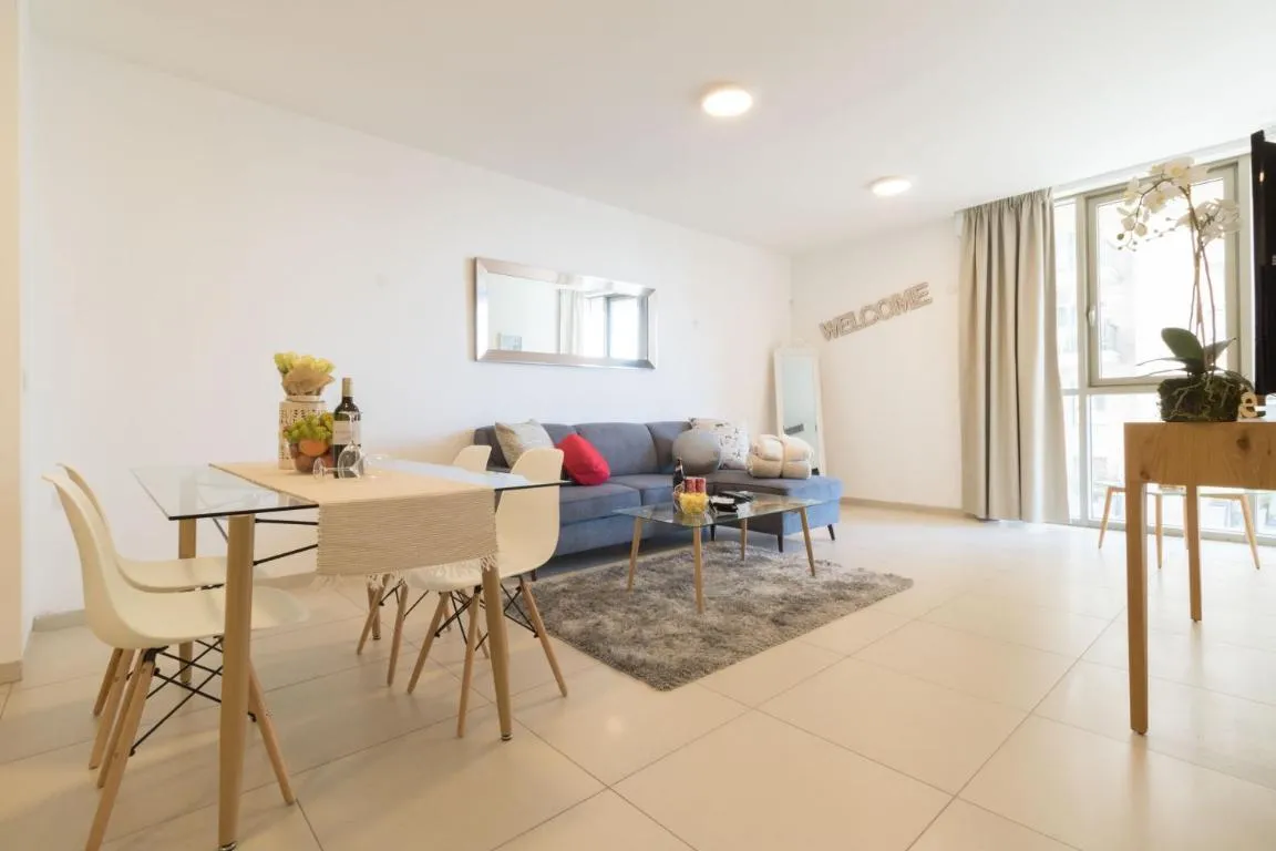 Image of Luxury One-Bedroom Apartment/parking in city center