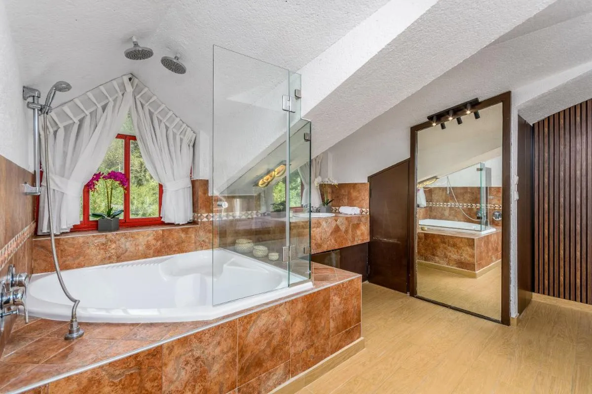 Image 2 of Nina Luxury Yamin Moshe