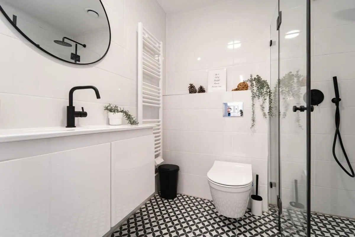 Image 6 of Stylish 1 Bedroom Savyon View – Isrentals