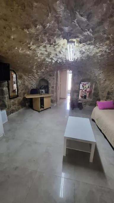 Image 3 of historic luxury cave
