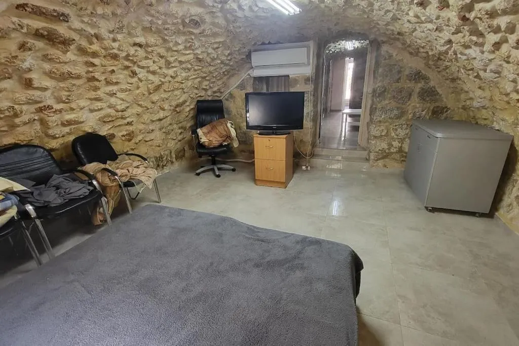 Image 1 of historic luxury cave