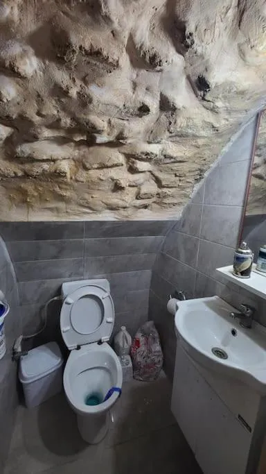 Image 4 of historic luxury cave