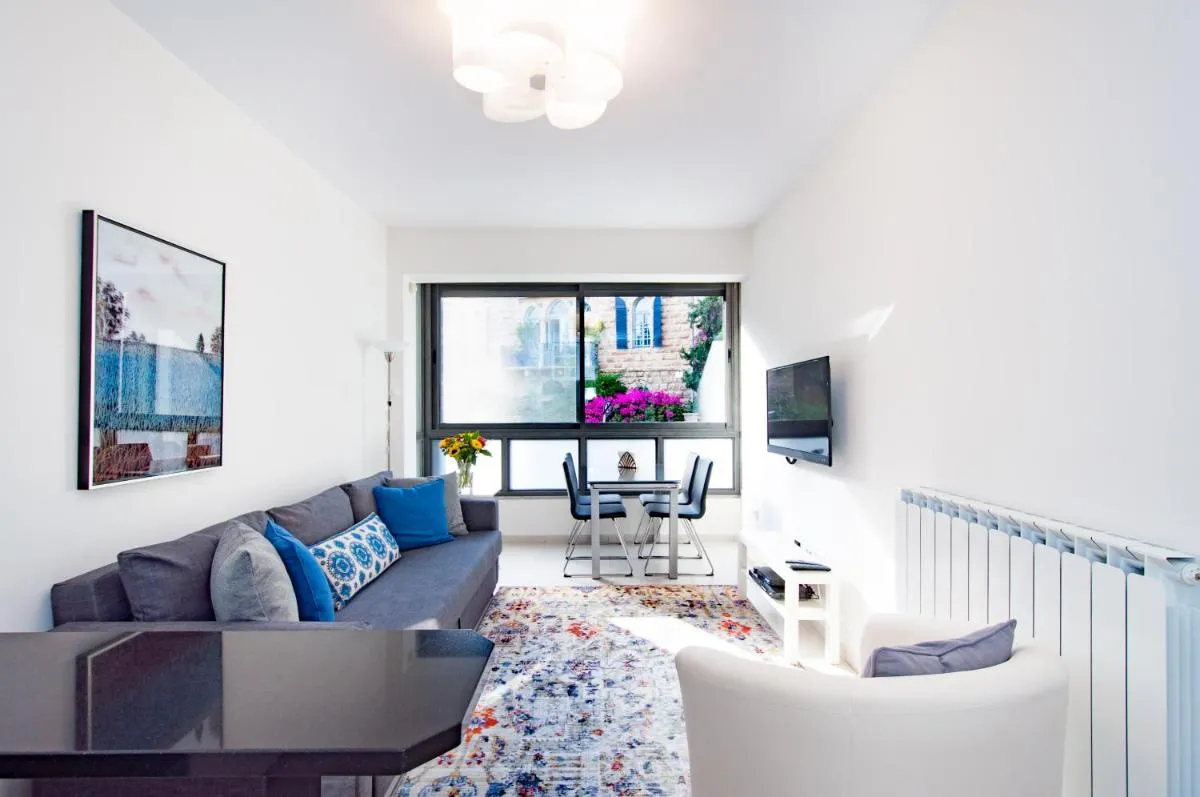Image 4 of Colony Suites – Hildesheimer St.