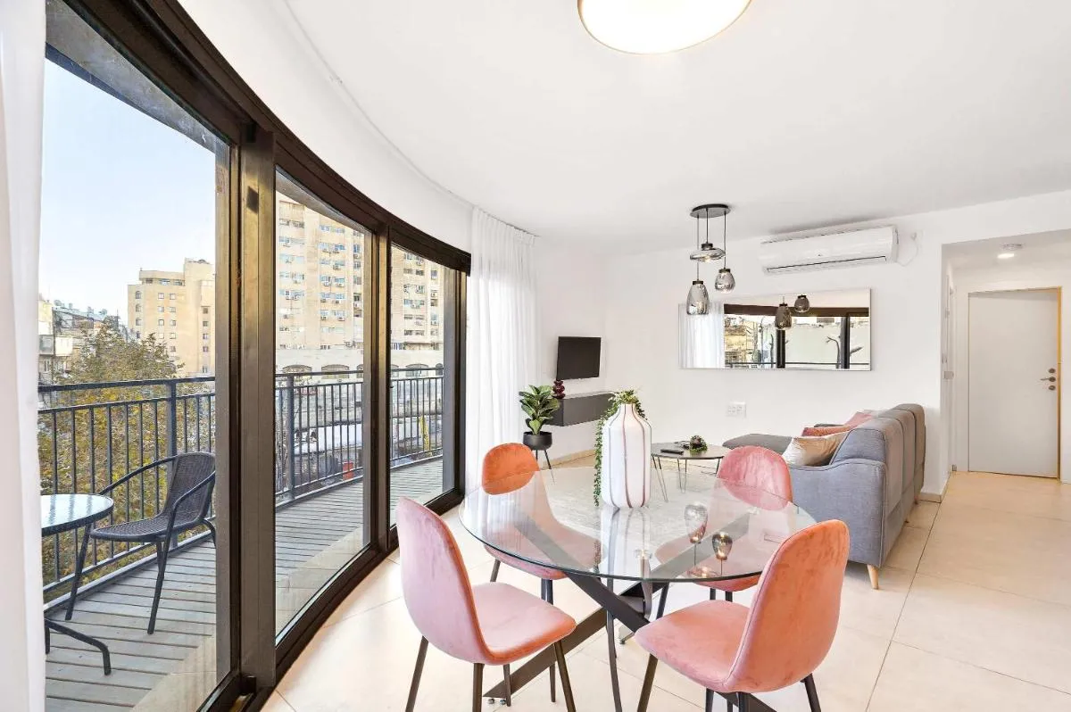Image 3 of Deluxe 1 Bedrooms Apartment Terrace in City Center
