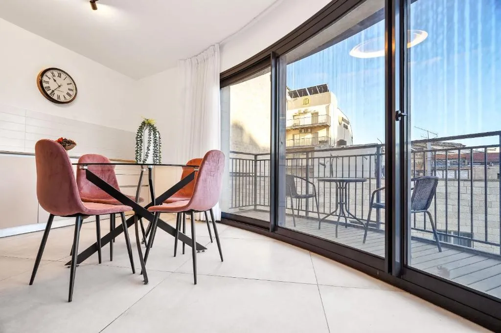 Image of Deluxe 1 Bedrooms Apartment Terrace in City Center