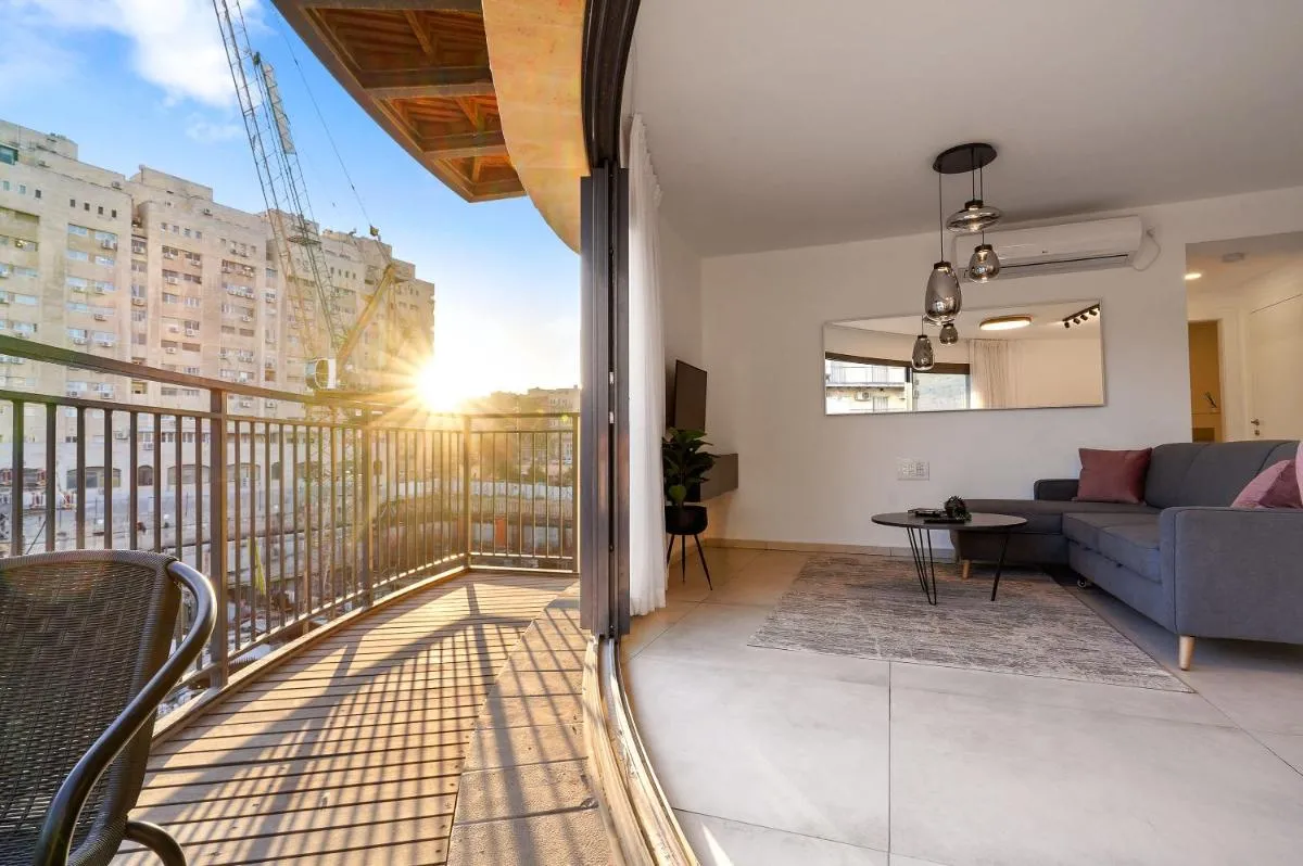 Image 2 of Deluxe 1 Bedrooms Apartment Terrace in City Center