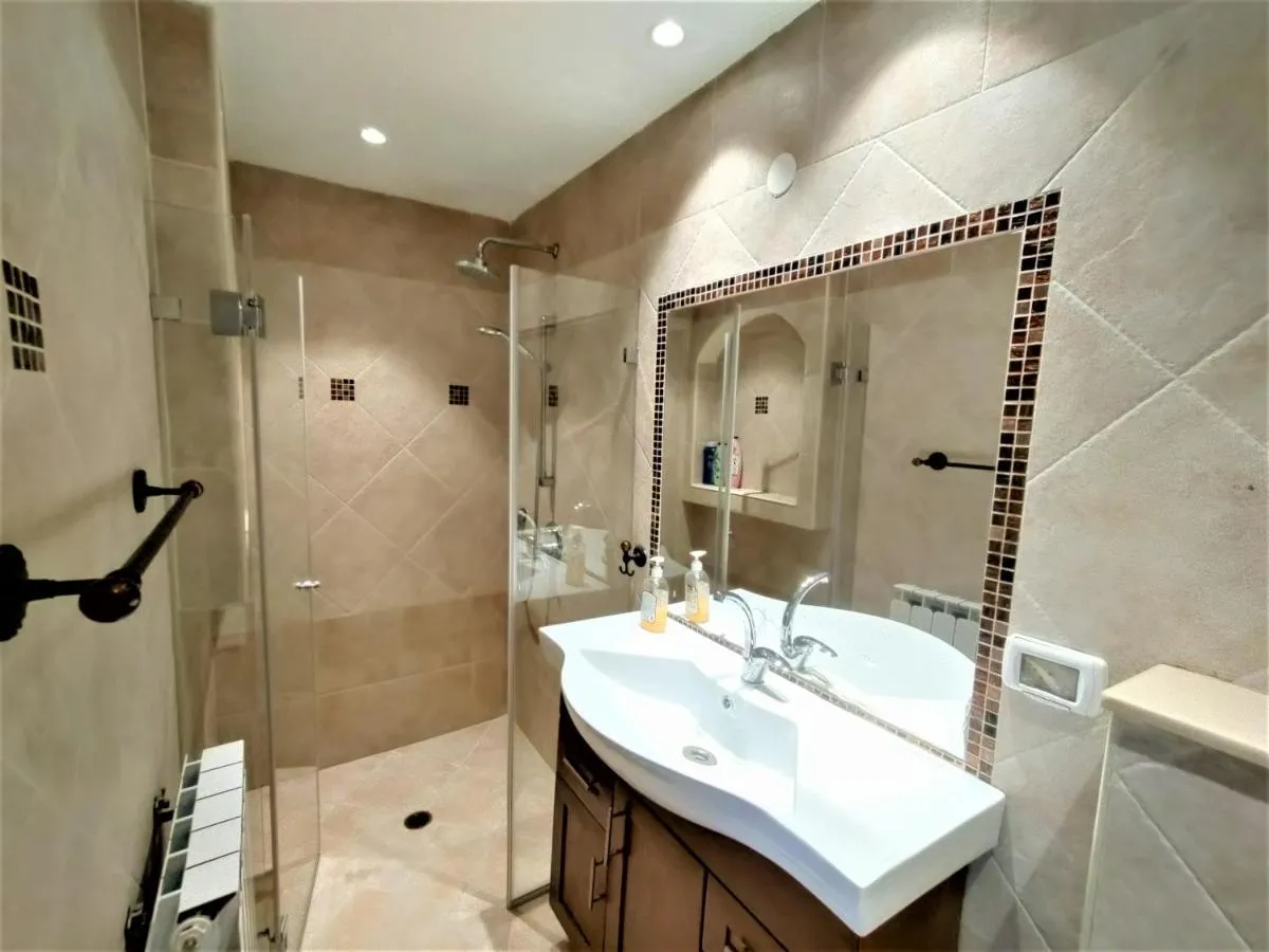 Image 2 of Family Apartment near Old City