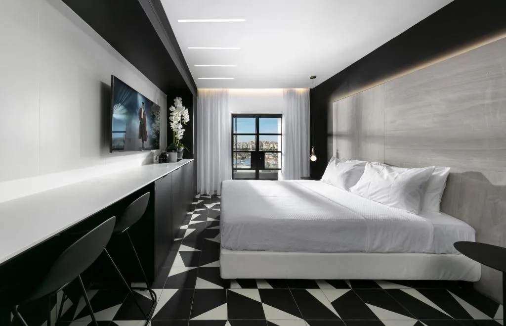 Image of King George Suites – Betzalel
