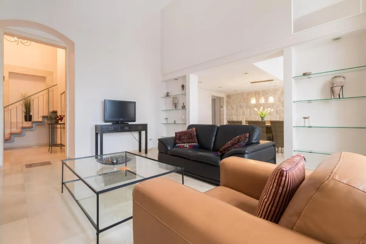 Image 4 of The Jerusalem stone Duplex near Mamilla