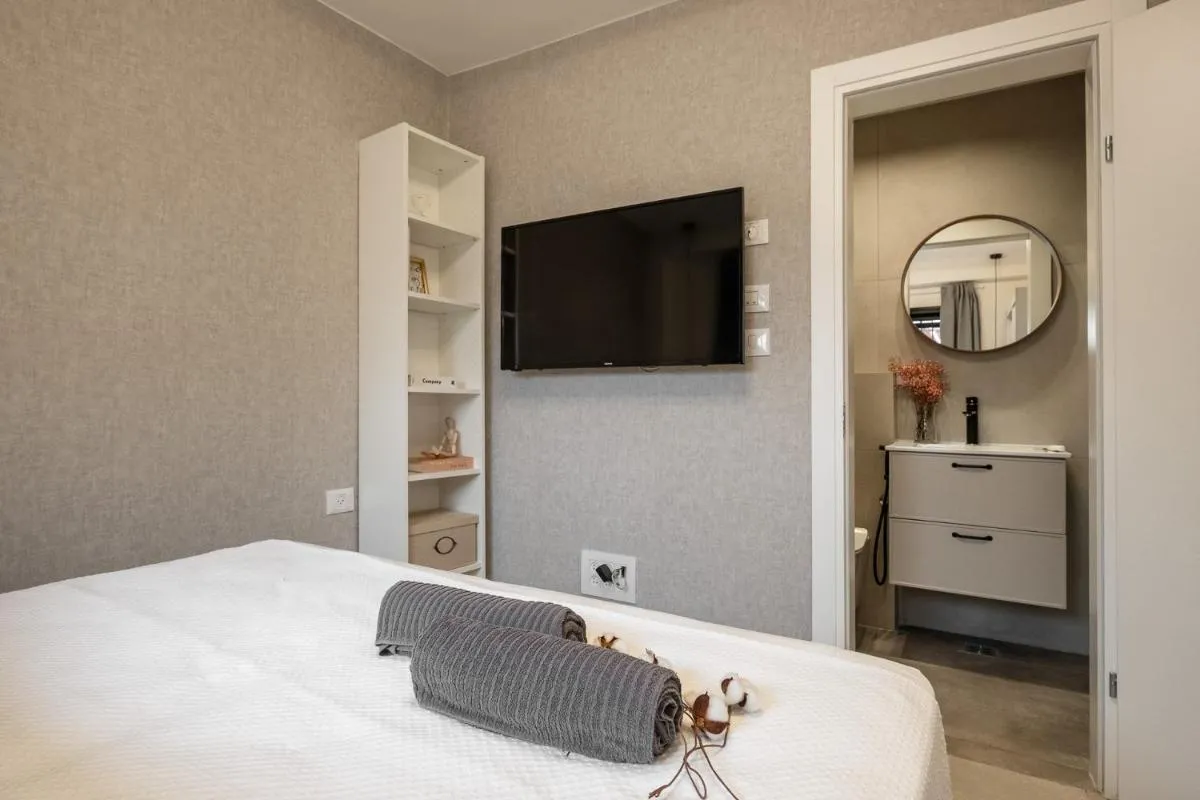 Image 6 of city center apartment