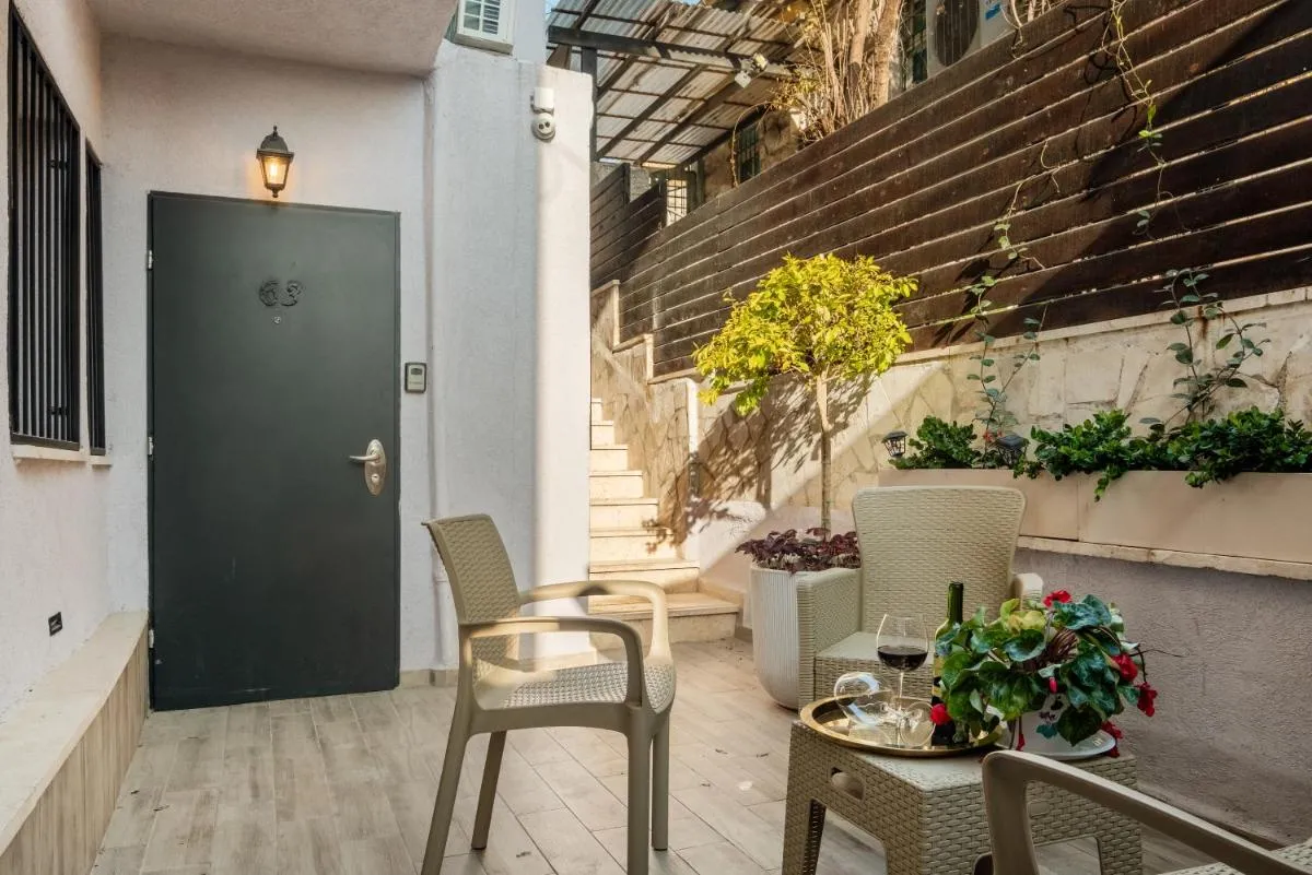 Image 3 of city center apartment