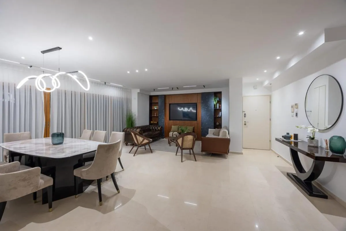 Image 1 of king david residence 131