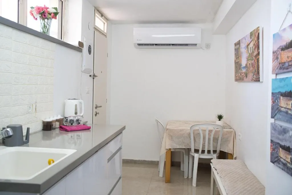 Image of oded Inviting housing