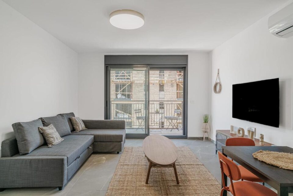 Cozy 1BR in Agripas Jerusalem By Holiday Rentals