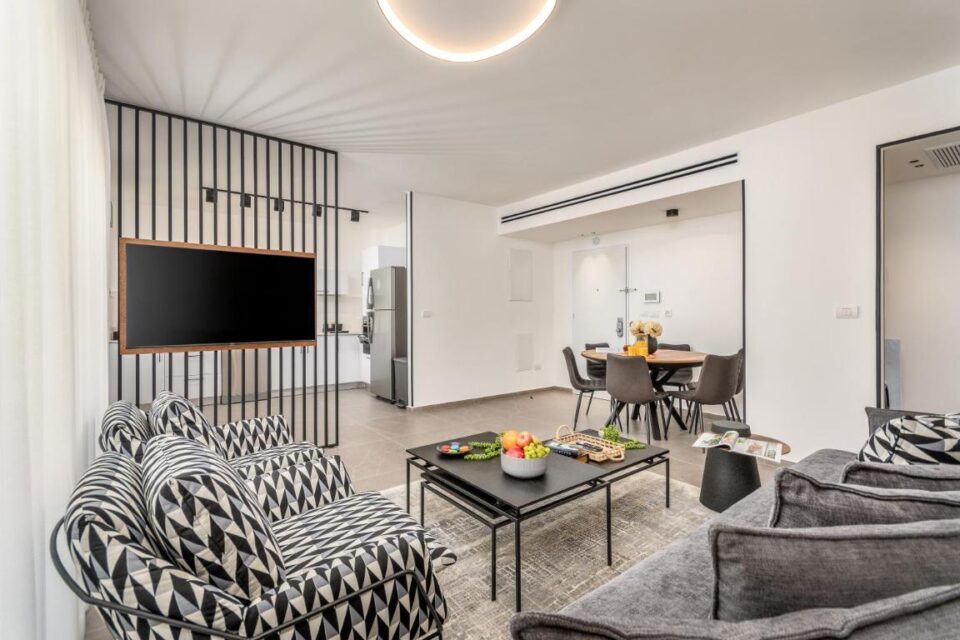 Luxurious Huge 2BDR&2Bth w Parking- mahne yehuda sea-u jerusalem